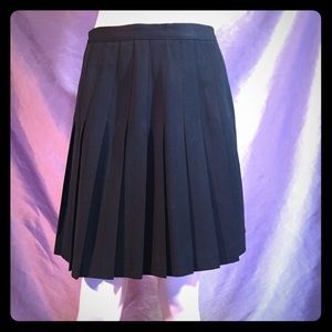 Black pleated skirt